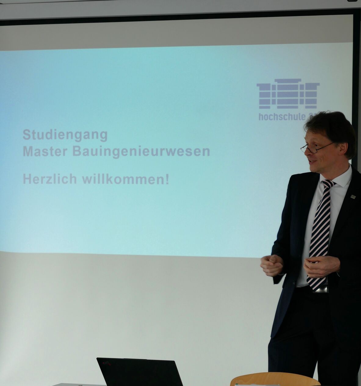 Begrüßung von Professor Holger Stehr