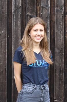 Portrait des Fachschaftsvorsitz Physiotherapie Lilli Bentien.