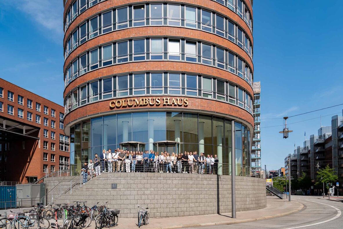 Gruppenfoto vor dem Columbus-Haus.