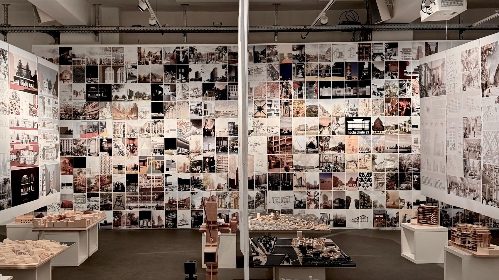 Ausstellungsplakate und Modelle