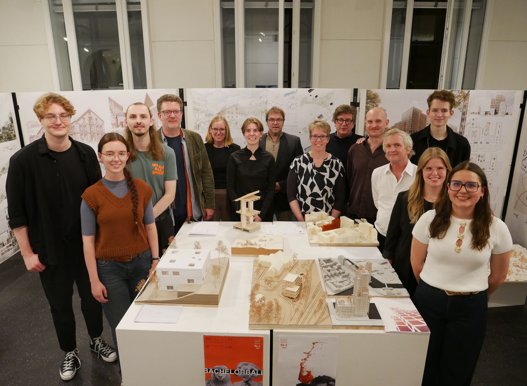 Gruppenfoto der Jury und PreisträgerInnen