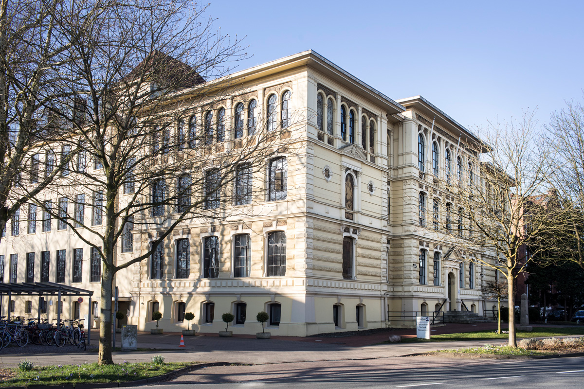 Hauptgebäude der hochschule 21